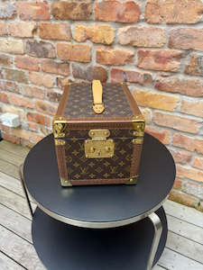3000 5000: LOUIS VUITTON Boite Flacons –