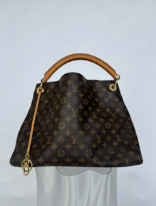 Sale: Louis Vuitton Artsy MM Hobo 2016