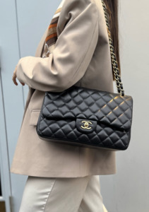 3000 5000: Chanel Jumbo Flap Bag in Black Lambskin