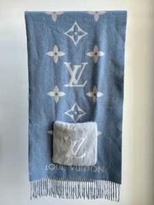 2000 2999: Louis Vuitton Blue Cold Reykjavik Scarf - Cashmere & Mink