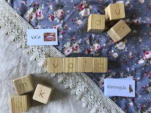 Bilingual 1: Cook Island Māori Spelling Set (Rarotongan dialect) with sight cards
