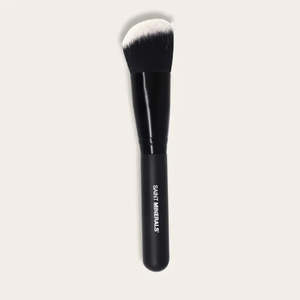Saint Minerals: Saint Minerals Angled Contour Brush