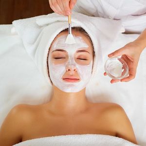 Facial, Eyebrow Shape & Mini Makeover