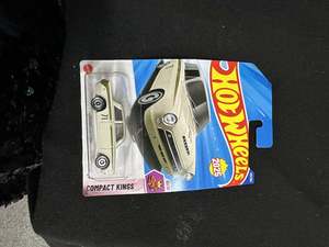 Toys: (DAMAGED CARDS )Hot Wheels 2025 Lotus Cortina 10/10- Lotus Cortina 213/250