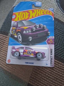 Toys: Hot Wheels Ford Escort Purple 2025