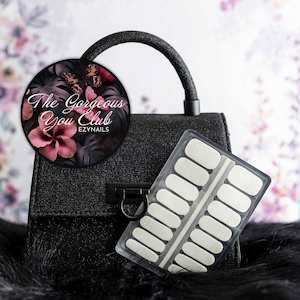 Elegant Lace-Tipped Nailwraps