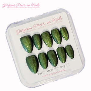 Solid: Poison Ivy Cat-Eye Reusable Press-On Nails - Classic Almond Midie