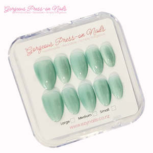 Solid: Mint Glimmer Cat-Eye Reusable Press-On Nails - Classic Almond Midie