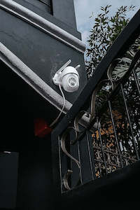 40–80 Inch TV Wall Mount – Full Motion Swivel & Tilt Bracket