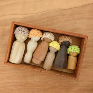 Puppets And Dolls: Wooden Peg Doll Kinsman Set