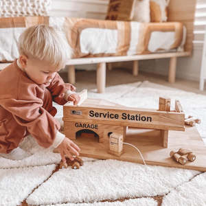 Qtoys | Wooden Service Station with Cars