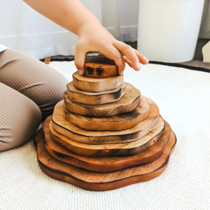 Blocks And Construction: Stacking Plate Pyramid