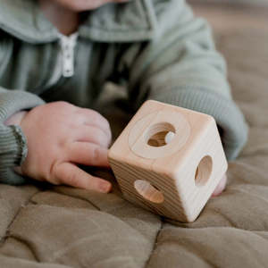 Qtoys | Wooden Cube Rattle