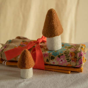 Play 1: Muskhane Felt Morel Mushrooms | Caramel