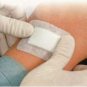 First Aid 1: CosmoporE Absorbent Adhesive Dressing