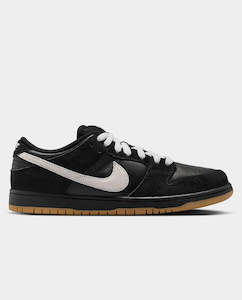 Nike Sb: Nike SB - Dunk Low Pro Shoe - Black/White/Gum