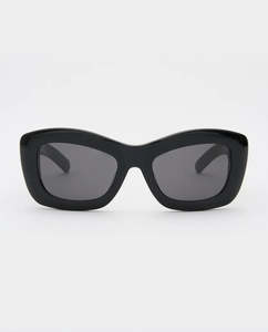 Lifestyle: Flatlist - Inez - Solid Black/Solid Black Lens