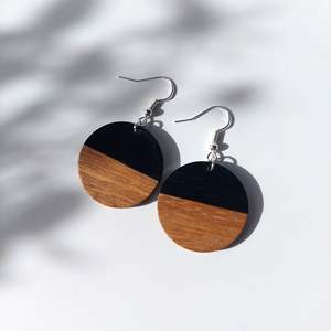 Wood Resin: Large round wood and resin drops - black