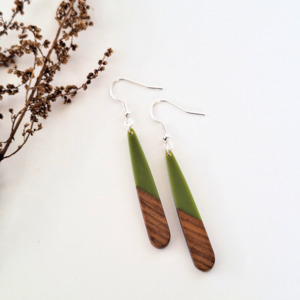 Wood Resin: Slender tear drop - Olive