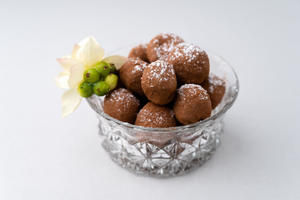Products: Chocolate, Fruit & Toasted Nut Truffles (six pieces per serving)