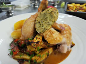Products: Roast Chicken with Sage & Onion Stuffing, Roasted Potatoes and Carrots, Steamed Broccoli and Gravy (M)