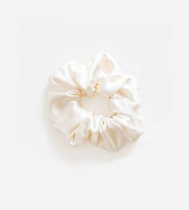 La Dailie | The Classic Silk Scrunchie | Milk