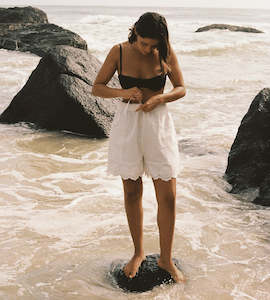 Shorts: Commonplace I Alba Short I White