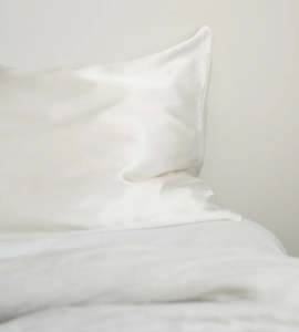 Bed Linen: Home Lab | 100% Pure Silk Pillowcase | Milk