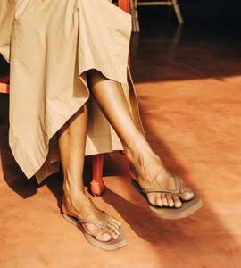 Shoes: Sandos | Square | Chai