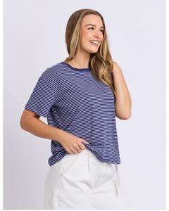 Hoodies Crews: Foxwood Hutch Short Sleeve Tee - Navy Stripe