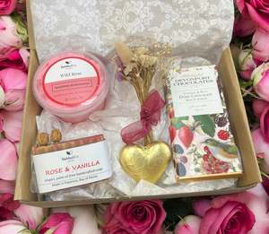 Mothers Day 1: Pink Petal Gift Box