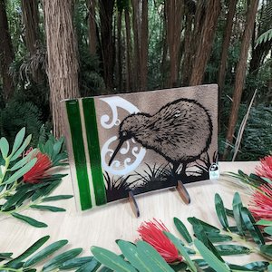 NZ Made Glass Platter/Plate - Native Kiwi/Ponga - Blk/Wht/Green w/stand