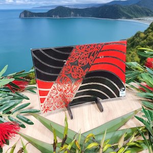 NZ Made Glass Platter/Plate Kowhaiwhai - Red/Blk w/stand