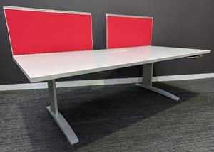 Products: User Adjust Hydraulic Desk – Aspect - FIL Furniture