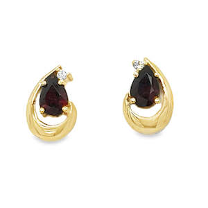 Earrings: 9ct Yellow Gold Pear Cut Garnet & Lab Grown Diamond Stud Earrings
