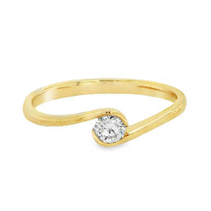 9ct Yellow Gold Solitaire Diamond Crossover Ring