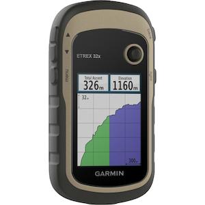 Hiking Outdoors: Garmin eTrex 32x