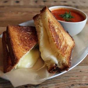 Winter warmer soup & cheese toasties (V)