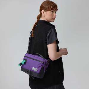 Accessories: Vardag Shoulder Bag 6