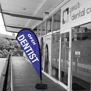 Ready Made Teardrop Flags: Ready-made DENTIST Flag, Small Teardrop Kitset