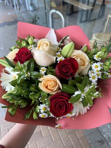 Products: EB03 PEACH AND RED BOUQUET - Flavells Floral Boutique