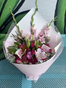 Products: EB19 MAGENTA AND WHITE BOUQUET - Flavells Floral Boutique