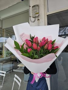 Products: EB37 TULIP BOUQUET - Flavells Floral Boutique