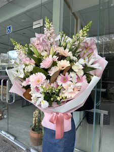 Products: EB13 NO ROSE PINK AND WHITE BOUQUET - Flavells Floral Boutique