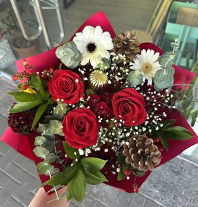 EB57 CHRISTMAS EVE - Flavells Floral Boutique