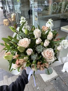 EA02 CREAM COLOUR FLOWER BOX - Flavells Floral Boutique