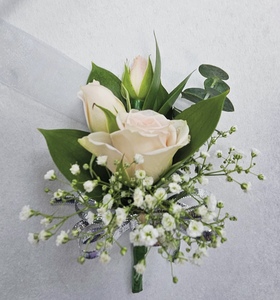 Products: EC02 BOUTONNIERE - Flavells Floral Boutique