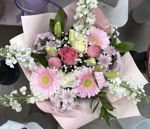 EB62 ROMANTIC BOUQUET - Flavells Floral Boutique