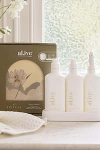 Beauty: Lemon Myrtle + Honeydue Kitchen Trio + Towel LE Retreat Gift Set