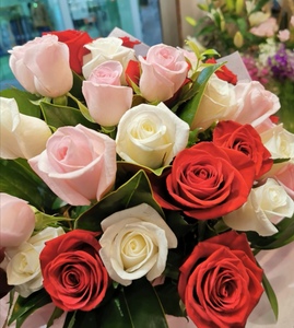 Products: Floral Choice Mixed Roses - Botany Downs Florist & East Auckland same day delivery flowers Howick Florist